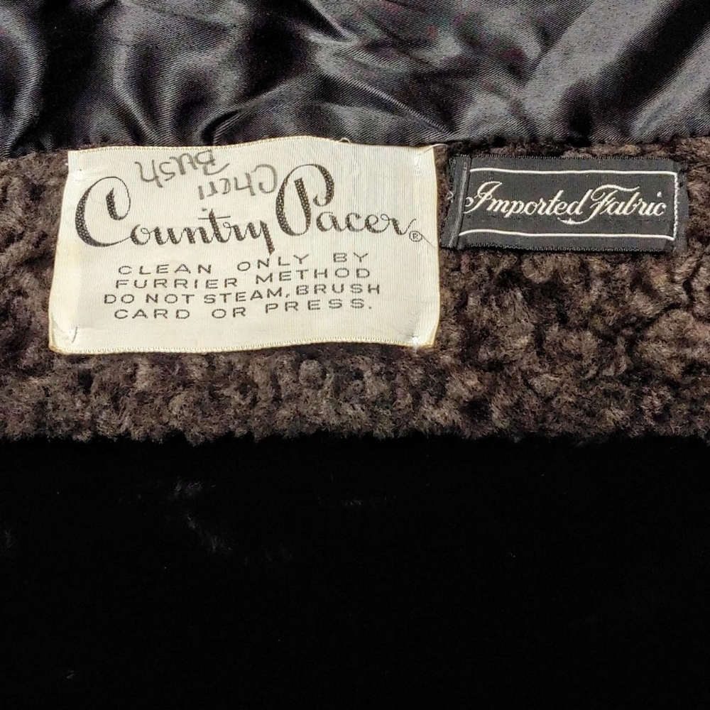 SOLD Vintage faux fur hooded cape coat - Picture 5 of 8